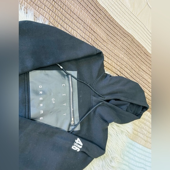 Hoodies and crew neck for sale. - Picture 2 of 16